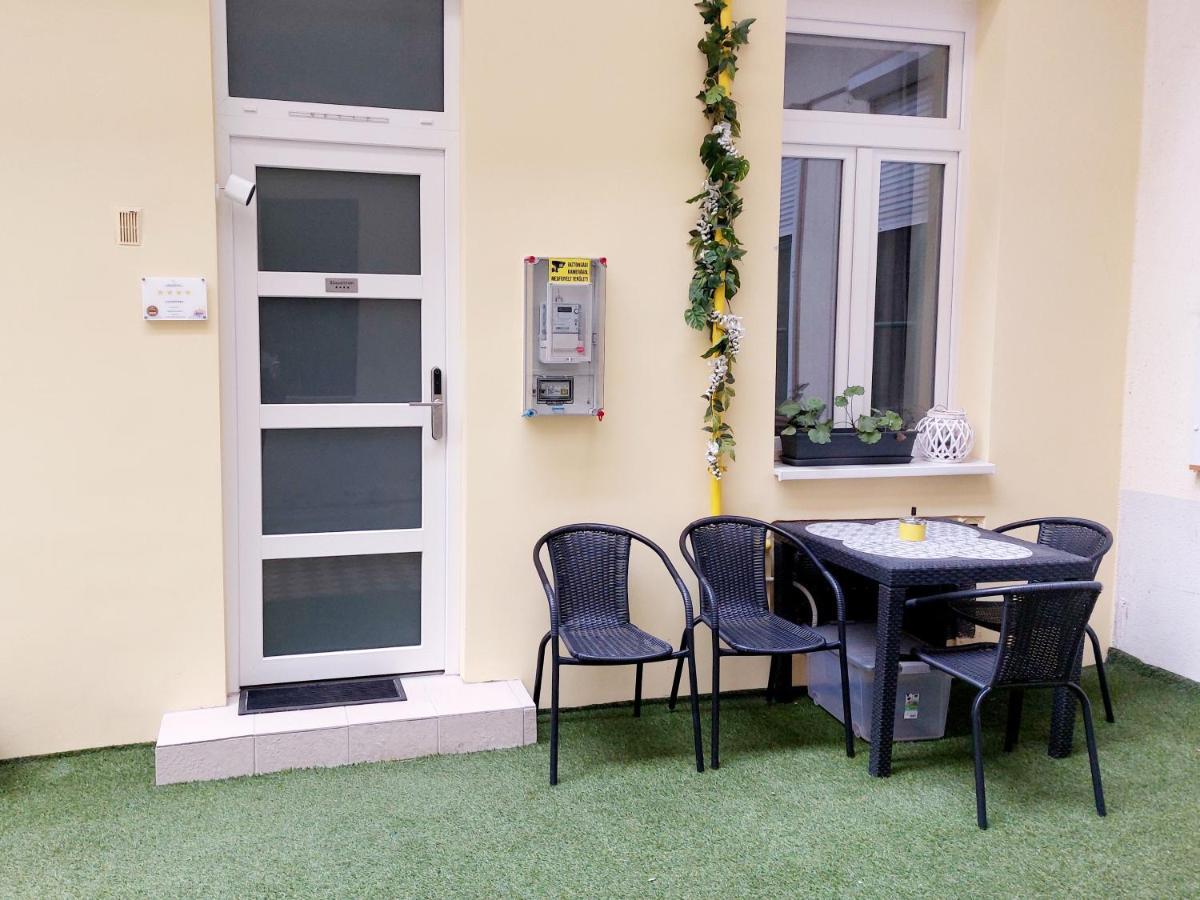 B2 apartman, mert neked a legjobb jár! Budapest Esterno foto